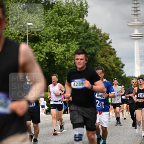 29.06.2025 - hella hamburg halbmarathon Dr. Thomas Lammeyer http://msf.ph/oto/8503568 29.06.2025 10:26:10 Kennedybrücke 1072, 1158, 1191, 1250, 1269, 1294, 1668, 1958, 1963, 2009, 2063, 2529, 2815, 2841, 2919, 3172, 3606, 3825, 3826, 4046, 4289, 4375, 4376, 5412, 5641, 5759, 6103, 6676, 7375, 7612, 7672, 8431, 8860, 8884, 8896, 8954, 8959, 9002, 9062, 9326, 9327, 9483, 9635, 9788, 10019, 10125, 10167, 10787, 10902, 10921, 11425 meine-sportfotos.de