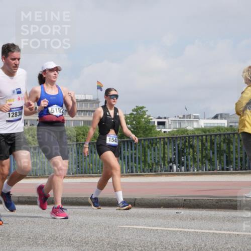 29.06.2025 - hella hamburg halbmarathon Luisa Fischer http://msf.ph/oto/8503571 29.06.2025 10:13:43 Kennedybrücke 15252, 12836, 5182, 1548, 1548, 1781, 5182, 5653, 5806, 8561 meine-sportfotos.de