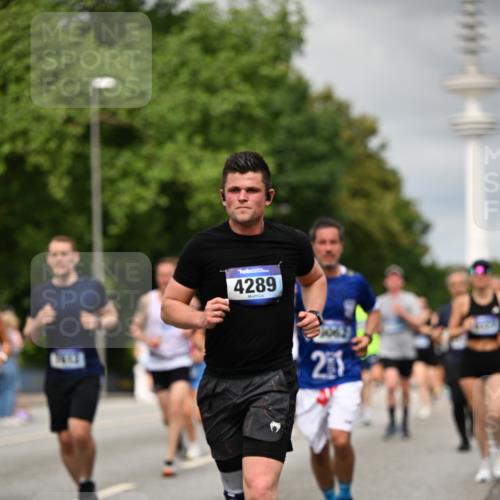 29.06.2025 - hella hamburg halbmarathon Dr. Thomas Lammeyer http://msf.ph/oto/8503582 29.06.2025 10:26:10 Kennedybrücke 1072, 1158, 1191, 1250, 1269, 1294, 1668, 1958, 1963, 2009, 2063, 2529, 2815, 2841, 2919, 3172, 3606, 3825, 3826, 4046, 4289, 4375, 4376, 5412, 5641, 5759, 6103, 6676, 7375, 7612, 7672, 8431, 8860, 8884, 8896, 8954, 8959, 9002, 9062, 9326, 9327, 9483, 9635, 9788, 10019, 10125, 10167, 10787, 10902, 10921, 11425 meine-sportfotos.de