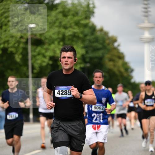 29.06.2025 - hella hamburg halbmarathon Dr. Thomas Lammeyer http://msf.ph/oto/8503595 29.06.2025 10:26:11 Kennedybrücke 1072, 1158, 1191, 1250, 1269, 1294, 1668, 1958, 1963, 2009, 2063, 2529, 2815, 2841, 2919, 3172, 3606, 3825, 3826, 4046, 4289, 4375, 4376, 5412, 5641, 5759, 6103, 6676, 7375, 7612, 7672, 8431, 8860, 8884, 8896, 8954, 8959, 9002, 9062, 9326, 9327, 9483, 9635, 9788, 9807, 10019, 10167, 10787, 10902, 10921, 11425 meine-sportfotos.de