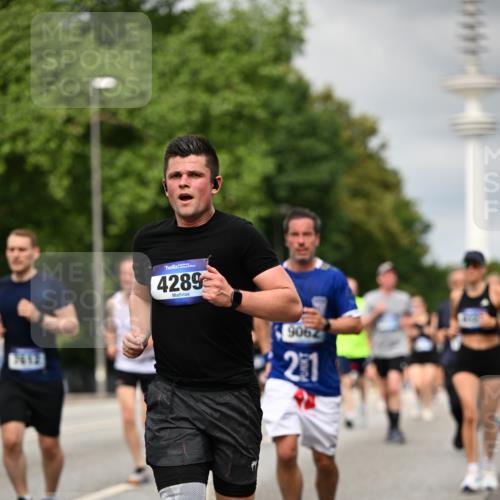 29.06.2025 - hella hamburg halbmarathon Dr. Thomas Lammeyer http://msf.ph/oto/8503600 29.06.2025 10:26:11 Kennedybrücke 1072, 1158, 1191, 1250, 1269, 1294, 1668, 1958, 1963, 2009, 2063, 2529, 2815, 2841, 2919, 3172, 3606, 3825, 3826, 4046, 4289, 4375, 4376, 5412, 5641, 5759, 6103, 6676, 7375, 7612, 7672, 8431, 8860, 8884, 8896, 8954, 8959, 9002, 9062, 9326, 9327, 9483, 9635, 9788, 9807, 10019, 10167, 10787, 10902, 10921, 11425 meine-sportfotos.de
