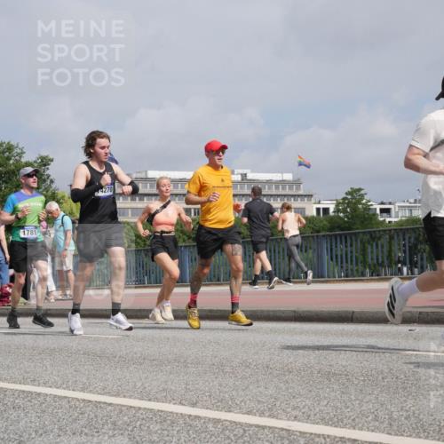 29.06.2025 - hella hamburg halbmarathon Luisa Fischer http://msf.ph/oto/8503609 29.06.2025 10:13:48 Kennedybrücke 4270, 1781, 679, 1548, 1781, 2868, 5182, 5653, 5806, 8561, 10196 meine-sportfotos.de