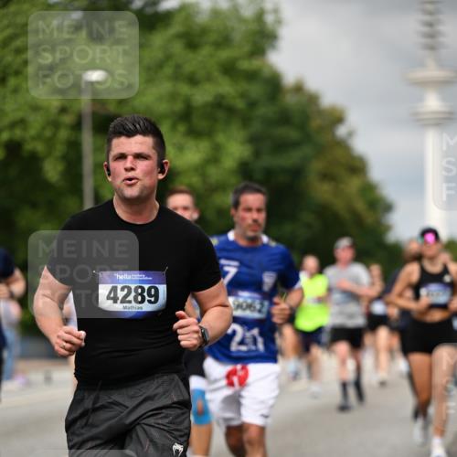 29.06.2025 - hella hamburg halbmarathon Dr. Thomas Lammeyer http://msf.ph/oto/8503611 29.06.2025 10:26:11 Kennedybrücke 1072, 1158, 1191, 1250, 1269, 1294, 1668, 1958, 1963, 2009, 2063, 2529, 2815, 2841, 2919, 3172, 3606, 3825, 3826, 4046, 4289, 4375, 4376, 5412, 5641, 5759, 6103, 6676, 7375, 7612, 7672, 8431, 8860, 8884, 8896, 8954, 8959, 9002, 9062, 9326, 9327, 9483, 9635, 9788, 9807, 10019, 10167, 10787, 10902, 10921, 11425 meine-sportfotos.de