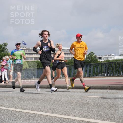 29.06.2025 - hella hamburg halbmarathon Luisa Fischer http://msf.ph/oto/8503612 29.06.2025 10:13:48 Kennedybrücke 15009, 1781, 14270, 1548, 1781, 2868, 5182, 5653, 5806, 8561, 10196 meine-sportfotos.de