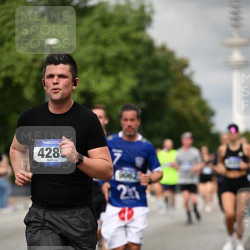 29.06.2025 - hella hamburg halbmarathon Dr. Thomas Lammeyer http://msf.ph/oto/8503617 29.06.2025 10:26:11 Kennedybrücke 1072, 1158, 1191, 1250, 1269, 1294, 1668, 1958, 1963, 2009, 2063, 2529, 2815, 2841, 2919, 3172, 3606, 3825, 3826, 4046, 4289, 4375, 4376, 5412, 5641, 5759, 6103, 6676, 7375, 7612, 7672, 8431, 8860, 8884, 8896, 8954, 8959, 9002, 9062, 9326, 9327, 9483, 9635, 9788, 9807, 10019, 10167, 10787, 10902, 10921, 11425 meine-sportfotos.de