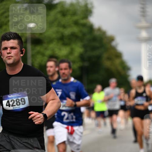 29.06.2025 - hella hamburg halbmarathon Dr. Thomas Lammeyer http://msf.ph/oto/8503627 29.06.2025 10:26:12 Kennedybrücke 1072, 1158, 1191, 1250, 1269, 1294, 1419, 1668, 1958, 1963, 2009, 2063, 2529, 2815, 2841, 2919, 3172, 3606, 3825, 3826, 4046, 4289, 4375, 4376, 5412, 5641, 6103, 6676, 7375, 7612, 7672, 8431, 8860, 8884, 8896, 8954, 8959, 9002, 9062, 9326, 9327, 9483, 9635, 9788, 9807, 10167, 10787, 10902, 10921, 11425 meine-sportfotos.de