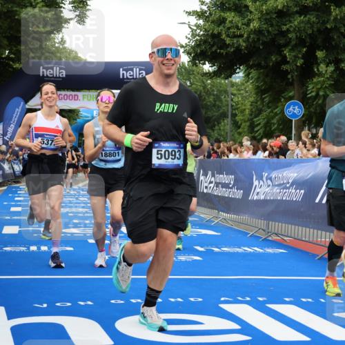 29.06.2025 - hella hamburg halbmarathon Strokosch-Dieckow http://msf.ph/oto/8503644 29.06.2025 10:52:08 Ziel 1482, 2397, 2595, 4837, 5032, 5087, 5093, 5378, 5482, 6897, 7732, 9074, 9082, 12135, 12580, 13726, 14248, 14300, 15275, 15506, 15829, 16003, 16179, 16320, 16591, 16666, 17033, 17130, 18475, 18801 meine-sportfotos.de