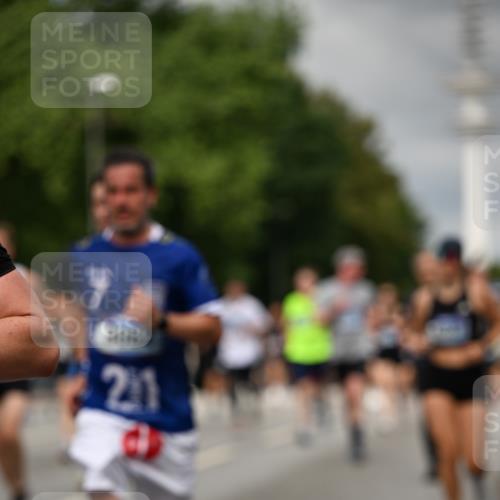 29.06.2025 - hella hamburg halbmarathon Dr. Thomas Lammeyer http://msf.ph/oto/8503655 29.06.2025 10:26:12 Kennedybrücke 1072, 1158, 1191, 1250, 1269, 1294, 1419, 1668, 1958, 1963, 2009, 2063, 2529, 2815, 2841, 2919, 3172, 3606, 3825, 3826, 4046, 4289, 4375, 4376, 5412, 5641, 6103, 6676, 7375, 7612, 7672, 8431, 8860, 8884, 8896, 8954, 8959, 9002, 9062, 9326, 9327, 9483, 9635, 9788, 9807, 10167, 10787, 10902, 10921, 11425 meine-sportfotos.de