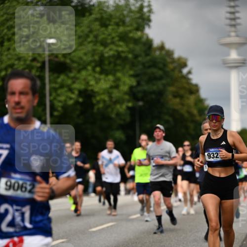 29.06.2025 - hella hamburg halbmarathon Dr. Thomas Lammeyer http://msf.ph/oto/8503667 29.06.2025 10:26:13 Kennedybrücke 1072, 1158, 1191, 1250, 1269, 1294, 1419, 1668, 1958, 1963, 2009, 2063, 2172, 2529, 2815, 2841, 2919, 3172, 3606, 3825, 3826, 4046, 4289, 4375, 4376, 5412, 5641, 6103, 6676, 7375, 7612, 7672, 8431, 8860, 8884, 8896, 8954, 8959, 9002, 9062, 9326, 9327, 9483, 9635, 9788, 9807, 10167, 10710, 10787, 10902, 10921, 11425 meine-sportfotos.de
