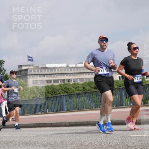29.06.2025 - hella hamburg halbmarathon Luisa Fischer http://msf.ph/oto/8503671 29.06.2025 10:13:56 Kennedybrücke 11905, 1190, 11149, 1714, 2868, 4287, 5440, 8171, 8807, 10196 meine-sportfotos.de