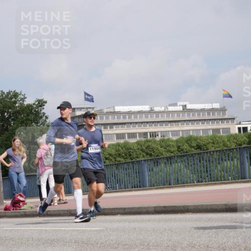 29.06.2025 - hella hamburg halbmarathon Luisa Fischer http://msf.ph/oto/8503675 29.06.2025 10:13:56 Kennedybrücke 11904, 2868, 4287, 5440, 8171, 8807, 10196 meine-sportfotos.de