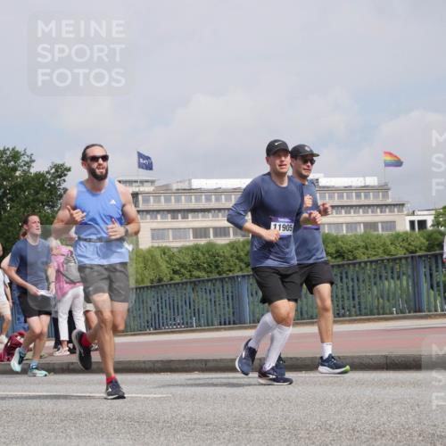 29.06.2025 - hella hamburg halbmarathon Luisa Fischer http://msf.ph/oto/8503682 29.06.2025 10:13:57 Kennedybrücke 121, 11905, 2868, 4287, 5440, 8171, 8807, 8810, 10196 meine-sportfotos.de
