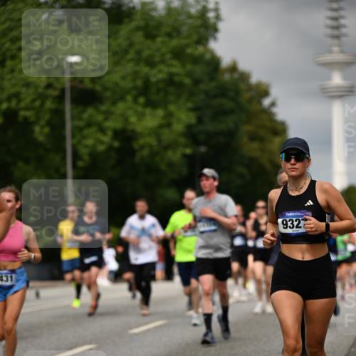 29.06.2025 - hella hamburg halbmarathon Dr. Thomas Lammeyer http://msf.ph/oto/8503695 29.06.2025 10:26:14 Kennedybrücke 1158, 1269, 1294, 1419, 1668, 1958, 1963, 2009, 2063, 2172, 2529, 2815, 2841, 2919, 3108, 3172, 3768, 3825, 3826, 3946, 4046, 4289, 4375, 4376, 5412, 5641, 6103, 6676, 7375, 7612, 7672, 8431, 8860, 8884, 8896, 8954, 8959, 9002, 9062, 9326, 9327, 9483, 9635, 9788, 9807, 10167, 10710, 10787, 10902, 10921, 11425 meine-sportfotos.de