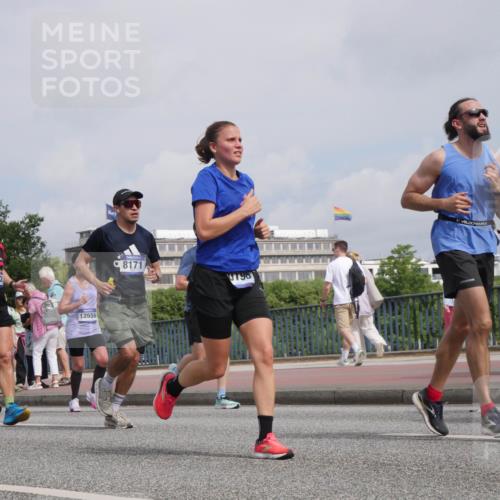 29.06.2025 - hella hamburg halbmarathon Luisa Fischer http://msf.ph/oto/8503697 29.06.2025 10:13:58 Kennedybrücke 22, 12556, 8171, 0798, 4287, 5440, 8171, 8807, 8810, 10196 meine-sportfotos.de