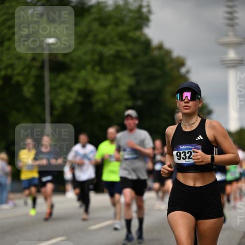 29.06.2025 - hella hamburg halbmarathon Dr. Thomas Lammeyer http://msf.ph/oto/8503714 29.06.2025 10:26:14 Kennedybrücke 1158, 1269, 1294, 1419, 1668, 1958, 1963, 2009, 2063, 2172, 2529, 2815, 2841, 2919, 3108, 3172, 3768, 3825, 3826, 3946, 4046, 4289, 4375, 4376, 5412, 5641, 6103, 6676, 7375, 7612, 7672, 8431, 8860, 8884, 8896, 8954, 8959, 9002, 9062, 9326, 9327, 9483, 9635, 9788, 9807, 10167, 10710, 10787, 10902, 10921, 11425 meine-sportfotos.de