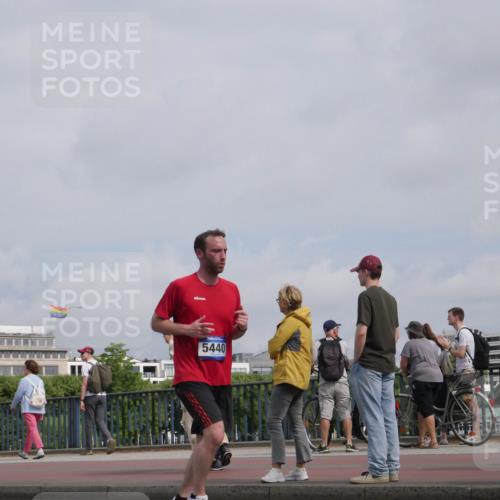 29.06.2025 - hella hamburg halbmarathon Luisa Fischer http://msf.ph/oto/8503729 29.06.2025 10:14:01 Kennedybrücke 5440, 1255, 4287, 5440, 8171, 8807, 8810, 10196 meine-sportfotos.de