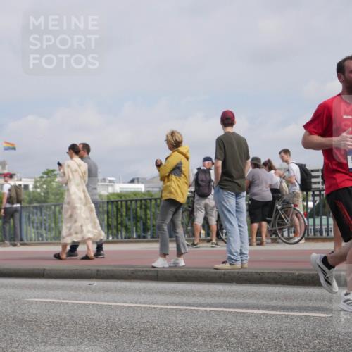 29.06.2025 - hella hamburg halbmarathon Luisa Fischer http://msf.ph/oto/8503734 29.06.2025 10:14:02 Kennedybrücke 5440, 4287, 5440, 8171, 8807, 8810 meine-sportfotos.de