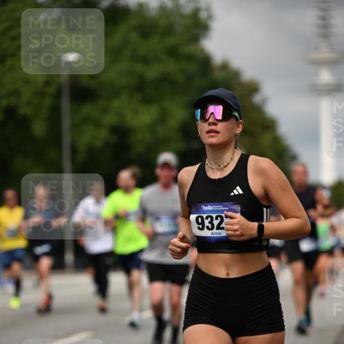 29.06.2025 - hella hamburg halbmarathon Dr. Thomas Lammeyer http://msf.ph/oto/8503745 29.06.2025 10:26:15 Kennedybrücke 1158, 1269, 1294, 1419, 1668, 1958, 1963, 2009, 2063, 2172, 2529, 2841, 2919, 3108, 3172, 3768, 3825, 3826, 3946, 4046, 4289, 4375, 4376, 4556, 5079, 5412, 5641, 6103, 6676, 6805, 7375, 7612, 7672, 8431, 8860, 8884, 8896, 8954, 8959, 9002, 9062, 9326, 9327, 9483, 9635, 9788, 9807, 10167, 10710, 10787, 10902, 10921 meine-sportfotos.de