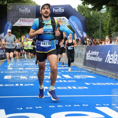 29.06.2025 - hella hamburg halbmarathon Strokosch-Dieckow http://msf.ph/oto/8503753 29.06.2025 10:52:03 Ziel 1482, 2397, 2595, 4033, 5093, 5336, 5378, 6390, 6897, 7130, 7409, 7724, 7732, 8413, 8977, 9082, 10057, 12580, 13726, 14248, 15356, 15506, 15829, 16179, 16320, 16666, 17033, 17978, 18801, 18869 meine-sportfotos.de