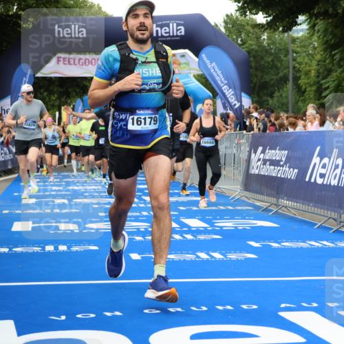 29.06.2025 - hella hamburg halbmarathon Strokosch-Dieckow http://msf.ph/oto/8503774 29.06.2025 10:52:03 Ziel 1482, 2397, 2595, 4033, 5093, 5336, 5378, 6390, 6897, 7130, 7409, 7724, 7732, 8413, 8977, 9082, 10057, 12580, 13726, 14248, 15356, 15506, 15829, 16179, 16320, 16666, 17033, 17978, 18801, 18869 meine-sportfotos.de
