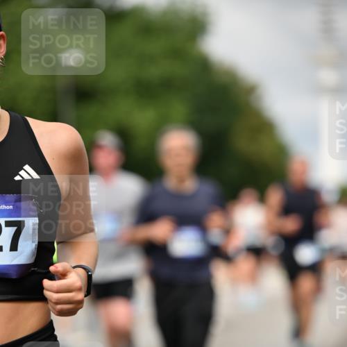 29.06.2025 - hella hamburg halbmarathon Dr. Thomas Lammeyer http://msf.ph/oto/8503786 29.06.2025 10:26:16 Kennedybrücke 1158, 1269, 1294, 1419, 1668, 1958, 1963, 2009, 2063, 2172, 2529, 2841, 2919, 3108, 3172, 3735, 3768, 3825, 3826, 3946, 4046, 4289, 4375, 4376, 4556, 5079, 5641, 6030, 6103, 6676, 6805, 7375, 7612, 7672, 8431, 8860, 8884, 8896, 8954, 8959, 9002, 9062, 9327, 9516, 9635, 9788, 9807, 10167, 10710, 10787, 10902, 10921 meine-sportfotos.de