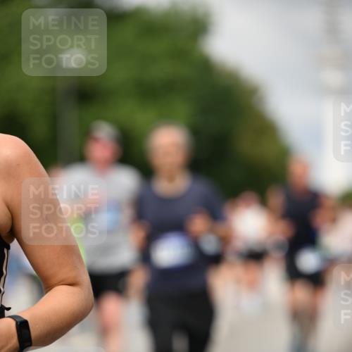 29.06.2025 - hella hamburg halbmarathon Dr. Thomas Lammeyer http://msf.ph/oto/8503791 29.06.2025 10:26:16 Kennedybrücke 1158, 1269, 1294, 1419, 1668, 1958, 1963, 2009, 2063, 2172, 2529, 2841, 2919, 3108, 3172, 3735, 3768, 3825, 3826, 3946, 4046, 4289, 4375, 4376, 4556, 5079, 5641, 6030, 6103, 6676, 6805, 7375, 7612, 7672, 8431, 8860, 8884, 8896, 8954, 8959, 9002, 9062, 9327, 9516, 9635, 9788, 9807, 10167, 10710, 10787, 10902, 10921 meine-sportfotos.de