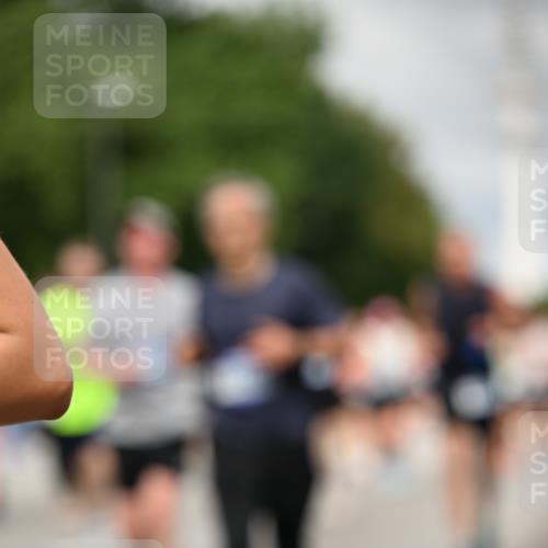 29.06.2025 - hella hamburg halbmarathon Dr. Thomas Lammeyer http://msf.ph/oto/8503796 29.06.2025 10:26:16 Kennedybrücke 1158, 1269, 1294, 1419, 1668, 1958, 1963, 2009, 2063, 2172, 2529, 2841, 2919, 3108, 3172, 3735, 3768, 3825, 3826, 3946, 4046, 4289, 4375, 4376, 4556, 5079, 5641, 6030, 6103, 6676, 6805, 7375, 7612, 7672, 8431, 8860, 8884, 8896, 8954, 8959, 9002, 9062, 9327, 9516, 9635, 9788, 9807, 10167, 10710, 10787, 10902, 10921 meine-sportfotos.de