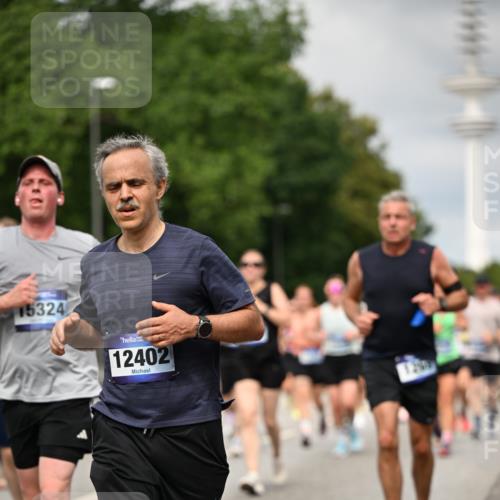 29.06.2025 - hella hamburg halbmarathon Dr. Thomas Lammeyer http://msf.ph/oto/8503801 29.06.2025 10:26:17 Kennedybrücke 1158, 1269, 1294, 1419, 1668, 1958, 1963, 2009, 2063, 2172, 2919, 3108, 3172, 3735, 3768, 3825, 3826, 3946, 4046, 4289, 4375, 4376, 4556, 5079, 5641, 6030, 6676, 6805, 7375, 7612, 7672, 7794, 8431, 8860, 8884, 8896, 8954, 9002, 9062, 9204, 9327, 9516, 9635, 9788, 9807, 10167, 10710, 10902, 10921 meine-sportfotos.de