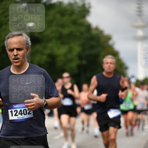 29.06.2025 - hella hamburg halbmarathon Dr. Thomas Lammeyer http://msf.ph/oto/8503825 29.06.2025 10:26:18 Kennedybrücke 1158, 1269, 1294, 1419, 1668, 1963, 2009, 2063, 2172, 2919, 3108, 3172, 3735, 3768, 3825, 3826, 3946, 4046, 4114, 4289, 4375, 4376, 4556, 5079, 5641, 6030, 6676, 6805, 6849, 7375, 7612, 7672, 7794, 8431, 8860, 8884, 8896, 8954, 9002, 9062, 9204, 9327, 9516, 9635, 9788, 9807, 10167, 10710, 10902, 10921, 10961 meine-sportfotos.de