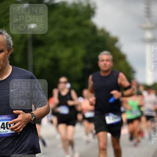 29.06.2025 - hella hamburg halbmarathon Dr. Thomas Lammeyer http://msf.ph/oto/8503832 29.06.2025 10:26:18 Kennedybrücke 1158, 1269, 1294, 1419, 1668, 1963, 2009, 2063, 2172, 2919, 3108, 3172, 3735, 3768, 3825, 3826, 3946, 4046, 4114, 4289, 4375, 4376, 4556, 5079, 5641, 6030, 6676, 6805, 6849, 7375, 7612, 7672, 7794, 8431, 8860, 8884, 8896, 8954, 9002, 9062, 9204, 9327, 9516, 9635, 9788, 9807, 10167, 10710, 10902, 10921, 10961 meine-sportfotos.de