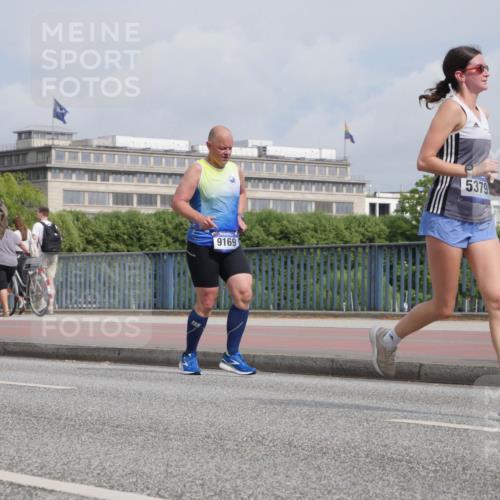 29.06.2025 - hella hamburg halbmarathon Luisa Fischer http://msf.ph/oto/8503833 29.06.2025 10:14:22 Kennedybrücke 9169, 5379, 1166, 1866, 1992, 4227, 5379, 5990, 5991, 9169, 9191, 10372, 10428 meine-sportfotos.de