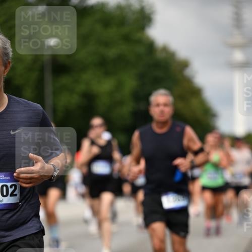 29.06.2025 - hella hamburg halbmarathon Dr. Thomas Lammeyer http://msf.ph/oto/8503838 29.06.2025 10:26:18 Kennedybrücke 1158, 1269, 1294, 1419, 1668, 1963, 2009, 2063, 2172, 2919, 3108, 3172, 3735, 3768, 3825, 3826, 3946, 4046, 4114, 4289, 4375, 4376, 4556, 5079, 5641, 6030, 6676, 6805, 6849, 7375, 7612, 7672, 7794, 8431, 8860, 8884, 8896, 8954, 9002, 9062, 9204, 9327, 9516, 9635, 9788, 9807, 10167, 10710, 10902, 10921, 10961 meine-sportfotos.de