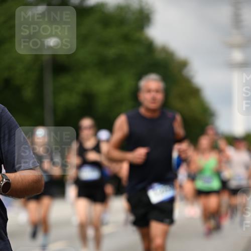 29.06.2025 - hella hamburg halbmarathon Dr. Thomas Lammeyer http://msf.ph/oto/8503845 29.06.2025 10:26:18 Kennedybrücke 1158, 1269, 1294, 1419, 1668, 1963, 2009, 2063, 2172, 2919, 3108, 3172, 3735, 3768, 3825, 3826, 3946, 4046, 4114, 4289, 4375, 4376, 4556, 5079, 5641, 6030, 6676, 6805, 6849, 7375, 7612, 7672, 7794, 8431, 8860, 8884, 8896, 8954, 9002, 9062, 9204, 9327, 9516, 9635, 9788, 9807, 10167, 10710, 10902, 10921, 10961 meine-sportfotos.de