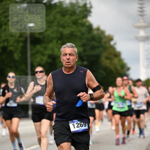 29.06.2025 - hella hamburg halbmarathon Dr. Thomas Lammeyer http://msf.ph/oto/8503857 29.06.2025 10:26:19 Kennedybrücke 1158, 1269, 1294, 1419, 1668, 1963, 2009, 2063, 2172, 2919, 3108, 3172, 3735, 3768, 3825, 3826, 3946, 4046, 4114, 4289, 4375, 4376, 4556, 5079, 6030, 6303, 6676, 6805, 6849, 7162, 7375, 7612, 7794, 8431, 8860, 8884, 8896, 8954, 9002, 9062, 9204, 9327, 9516, 9635, 9788, 9807, 10167, 10241, 10663, 10710, 10902, 10921, 10961 meine-sportfotos.de
