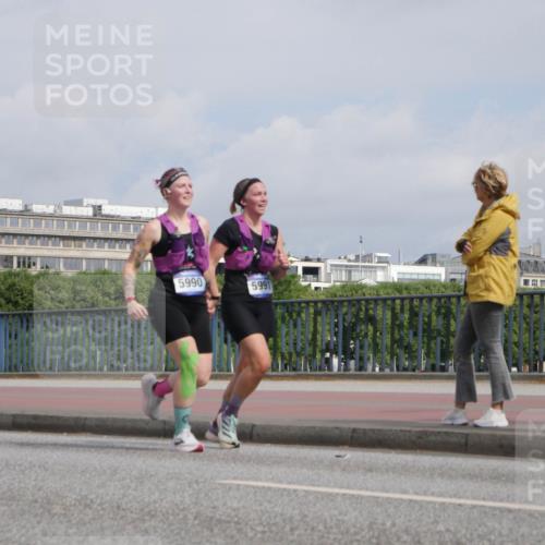 29.06.2025 - hella hamburg halbmarathon Luisa Fischer http://msf.ph/oto/8503858 29.06.2025 10:14:25 Kennedybrücke 191, 5990, 5991, 1166, 1992, 4227, 5254, 5990, 5991, 7571, 9169, 9191, 10428 meine-sportfotos.de
