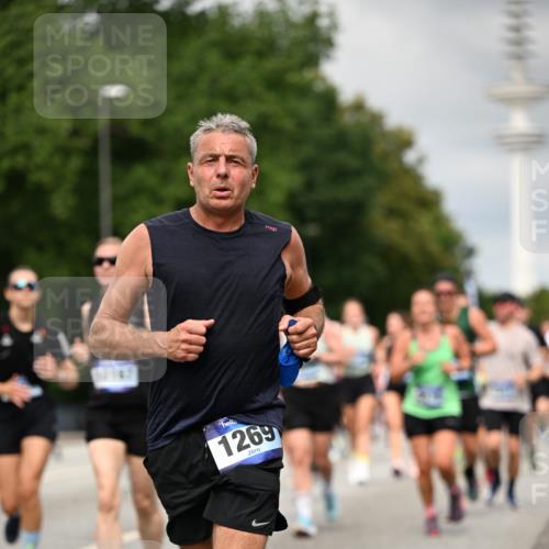 29.06.2025 - hella hamburg halbmarathon Dr. Thomas Lammeyer http://msf.ph/oto/8503867 29.06.2025 10:26:19 Kennedybrücke 1158, 1269, 1294, 1419, 1668, 1963, 2009, 2063, 2172, 2919, 3108, 3172, 3735, 3768, 3825, 3826, 3946, 4046, 4114, 4289, 4375, 4376, 4556, 5079, 6030, 6303, 6676, 6805, 6849, 7162, 7375, 7612, 7794, 8431, 8860, 8884, 8896, 8954, 9002, 9062, 9204, 9327, 9516, 9635, 9788, 9807, 10167, 10241, 10663, 10710, 10902, 10921, 10961 meine-sportfotos.de