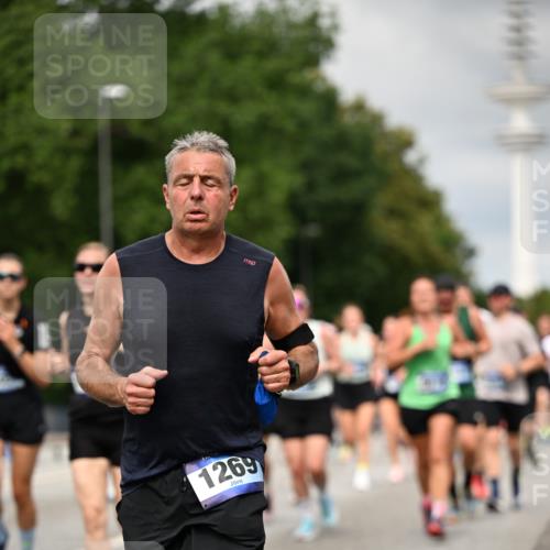 29.06.2025 - hella hamburg halbmarathon Dr. Thomas Lammeyer http://msf.ph/oto/8503877 29.06.2025 10:26:19 Kennedybrücke 1158, 1269, 1294, 1419, 1668, 1963, 2009, 2063, 2172, 2919, 3108, 3172, 3735, 3768, 3825, 3826, 3946, 4046, 4114, 4289, 4375, 4376, 4556, 5079, 6030, 6303, 6676, 6805, 6849, 7162, 7375, 7612, 7794, 8431, 8860, 8884, 8896, 8954, 9002, 9062, 9204, 9327, 9516, 9635, 9788, 9807, 10167, 10241, 10663, 10710, 10902, 10921, 10961 meine-sportfotos.de