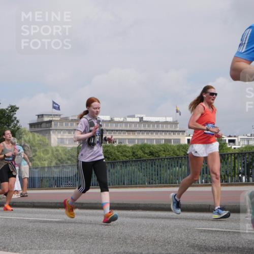 29.06.2025 - hella hamburg halbmarathon Luisa Fischer http://msf.ph/oto/8503880 29.06.2025 10:14:28 Kennedybrücke 10428, 15945, 47, 1166, 1992, 4227, 5254, 5990, 5991, 7571, 9191, 10428 meine-sportfotos.de
