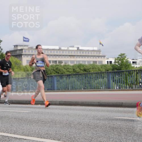 29.06.2025 - hella hamburg halbmarathon Luisa Fischer http://msf.ph/oto/8503887 29.06.2025 10:14:29 Kennedybrücke 254, 10428, 15945, 1166, 1992, 4227, 5254, 5990, 5991, 7571, 9191, 10428 meine-sportfotos.de
