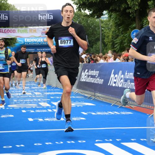 29.06.2025 - hella hamburg halbmarathon Strokosch-Dieckow http://msf.ph/oto/8503893 29.06.2025 10:52:01 Ziel 1482, 2595, 4033, 5093, 5102, 5336, 5378, 6390, 7130, 7409, 7724, 7732, 8413, 8977, 10057, 12580, 15356, 15506, 15690, 15829, 16179, 16666, 17033, 17978, 18801, 18869 meine-sportfotos.de