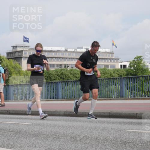 29.06.2025 - hella hamburg halbmarathon Luisa Fischer http://msf.ph/oto/8503900 29.06.2025 10:14:31 Kennedybrücke 1166, 4227, 5254, 7571, 10428 meine-sportfotos.de