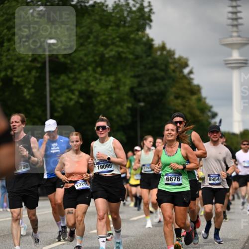 29.06.2025 - hella hamburg halbmarathon Dr. Thomas Lammeyer http://msf.ph/oto/8503919 29.06.2025 10:26:20 Kennedybrücke 1158, 1269, 1294, 1419, 1598, 1668, 1963, 2009, 2063, 2172, 2919, 3108, 3172, 3458, 3735, 3768, 3825, 3946, 4114, 4289, 4375, 4376, 4556, 5079, 6030, 6303, 6676, 6805, 6849, 6977, 7162, 7375, 7612, 7794, 8431, 8860, 8884, 8896, 8954, 9002, 9062, 9204, 9327, 9516, 9635, 9788, 9807, 10167, 10241, 10663, 10710, 10902, 10921, 10961 meine-sportfotos.de