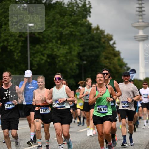 29.06.2025 - hella hamburg halbmarathon Dr. Thomas Lammeyer http://msf.ph/oto/8503922 29.06.2025 10:26:20 Kennedybrücke 1158, 1269, 1294, 1419, 1598, 1668, 1963, 2009, 2063, 2172, 2919, 3108, 3172, 3458, 3735, 3768, 3825, 3946, 4114, 4289, 4375, 4376, 4556, 5079, 6030, 6303, 6676, 6805, 6849, 6977, 7162, 7375, 7612, 7794, 8431, 8860, 8884, 8896, 8954, 9002, 9062, 9204, 9327, 9516, 9635, 9788, 9807, 10167, 10241, 10663, 10710, 10902, 10921, 10961 meine-sportfotos.de