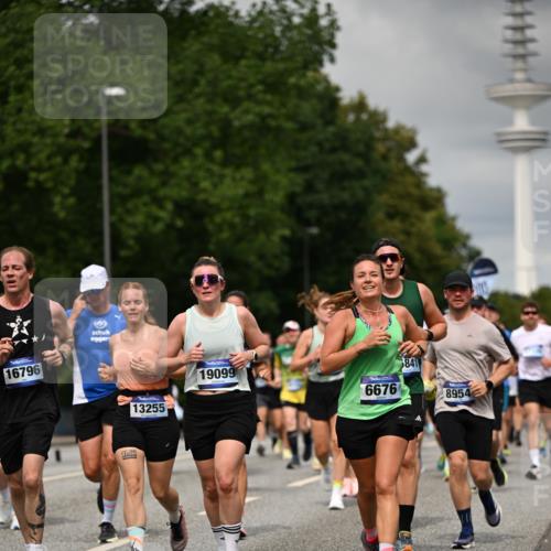 29.06.2025 - hella hamburg halbmarathon Dr. Thomas Lammeyer http://msf.ph/oto/8503924 29.06.2025 10:26:21 Kennedybrücke 1269, 1294, 1419, 1598, 1668, 1963, 2009, 2063, 2172, 2919, 3108, 3172, 3458, 3735, 3768, 3825, 3946, 4113, 4114, 4289, 4375, 4376, 4556, 5079, 6030, 6303, 6676, 6805, 6849, 6977, 7097, 7162, 7375, 7612, 7794, 8431, 8860, 8884, 8954, 9002, 9062, 9204, 9327, 9516, 9788, 9807, 10167, 10241, 10663, 10710, 10902, 10921, 10961 meine-sportfotos.de