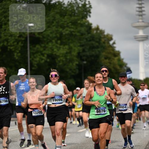 29.06.2025 - hella hamburg halbmarathon Dr. Thomas Lammeyer http://msf.ph/oto/8503929 29.06.2025 10:26:21 Kennedybrücke 1269, 1294, 1419, 1598, 1668, 1963, 2009, 2063, 2172, 2919, 3108, 3172, 3458, 3735, 3768, 3825, 3946, 4113, 4114, 4289, 4375, 4376, 4556, 5079, 6030, 6303, 6676, 6805, 6849, 6977, 7097, 7162, 7375, 7612, 7794, 8431, 8860, 8884, 8954, 9002, 9062, 9204, 9327, 9516, 9788, 9807, 10167, 10241, 10663, 10710, 10902, 10921, 10961 meine-sportfotos.de