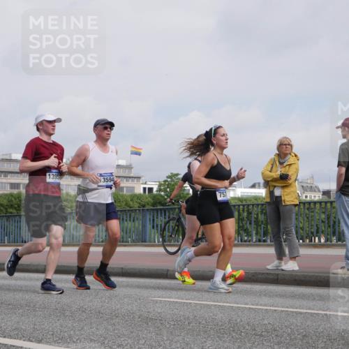 29.06.2025 - hella hamburg halbmarathon Luisa Fischer http://msf.ph/oto/8503934 29.06.2025 10:14:36 Kennedybrücke 1395, 13594, 15409, 757, 2661, 5254, 7571, 8368, 10042 meine-sportfotos.de