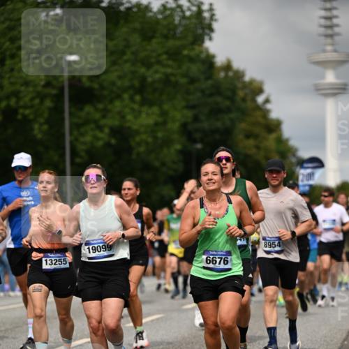 29.06.2025 - hella hamburg halbmarathon Dr. Thomas Lammeyer http://msf.ph/oto/8503944 29.06.2025 10:26:21 Kennedybrücke 1269, 1294, 1419, 1598, 1668, 1963, 2009, 2063, 2172, 2919, 3108, 3172, 3458, 3735, 3768, 3825, 3946, 4113, 4114, 4289, 4375, 4376, 4556, 5079, 6030, 6303, 6676, 6805, 6849, 6977, 7097, 7162, 7375, 7612, 7794, 8431, 8860, 8884, 8954, 9002, 9062, 9204, 9327, 9516, 9788, 9807, 10167, 10241, 10663, 10710, 10902, 10921, 10961 meine-sportfotos.de