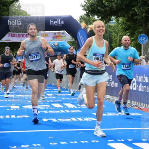 29.06.2025 - hella hamburg halbmarathon Strokosch-Dieckow http://msf.ph/oto/8503955 29.06.2025 10:42:22 Ziel 1209, 1256, 1312, 1353, 1800, 1903, 1962, 2233, 2675, 3523, 6639, 6770, 7116, 7448, 7693, 7734, 7865, 11907, 13446, 13746, 13807, 14226, 14811, 15095, 15175, 15270, 15623, 15654, 16281, 16333, 16660, 17637, 17733, 17911, 18330 meine-sportfotos.de