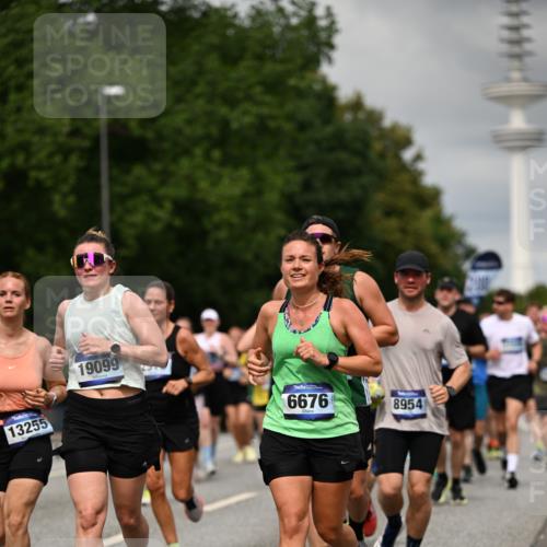 29.06.2025 - hella hamburg halbmarathon Dr. Thomas Lammeyer http://msf.ph/oto/8503967 29.06.2025 10:26:22 Kennedybrücke 1269, 1294, 1419, 1598, 1963, 2009, 2063, 2172, 2919, 3108, 3172, 3458, 3735, 3768, 3946, 4113, 4114, 4289, 4375, 4376, 4556, 4829, 5079, 6030, 6303, 6676, 6805, 6849, 6977, 7097, 7162, 7375, 7612, 7794, 8431, 8884, 8954, 9002, 9062, 9204, 9327, 9516, 9788, 9807, 10167, 10241, 10663, 10710, 10902, 10961 meine-sportfotos.de