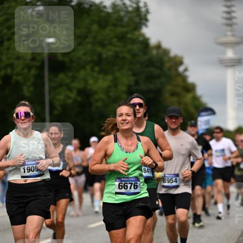 29.06.2025 - hella hamburg halbmarathon Dr. Thomas Lammeyer http://msf.ph/oto/8503981 29.06.2025 10:26:22 Kennedybrücke 1269, 1294, 1419, 1598, 1963, 2009, 2063, 2172, 2919, 3108, 3172, 3458, 3735, 3768, 3946, 4113, 4114, 4289, 4375, 4376, 4556, 4829, 5079, 6030, 6303, 6676, 6805, 6849, 6977, 7097, 7162, 7375, 7612, 7794, 8431, 8884, 8954, 9002, 9062, 9204, 9327, 9516, 9788, 9807, 10167, 10241, 10663, 10710, 10902, 10961 meine-sportfotos.de